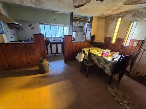 Casa 3 ambientes con 1 baño