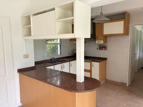 Casa en Alquiler con 4 cocheras