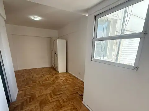 Departamento monoambiente en alquiler. Excelente ubicación. Super Luminoso!