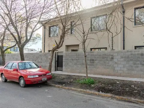 Casa en venta a estrenar con jardín y piscina en Beccar, San Isidro.