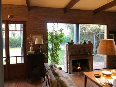 Casa en Venta en City Bell [Cod: 663]