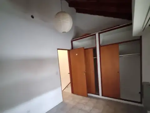 Depto Tipo Casa en Alquiler con 1 cocheras