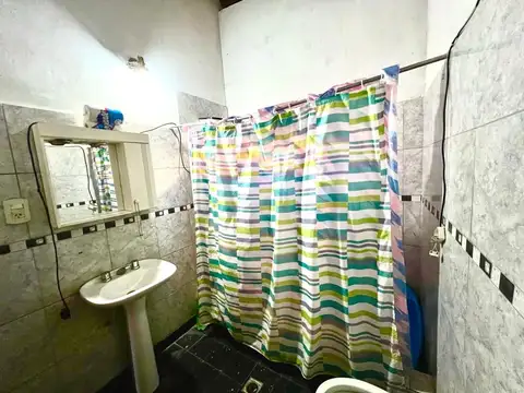 Casa 6 ambientes con 2 baños