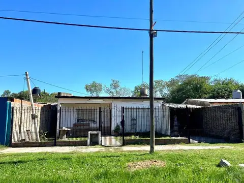 CASA EN VENTA EN GLEW CON AMPLIO TERRENO