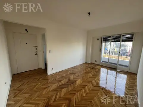 Venta departamento 3 ambientes con balcón en San Telmo