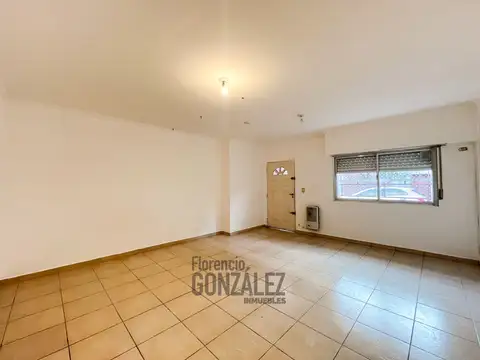 Depto Tipo Casa en Alquiler en Liniers, $ 680.000