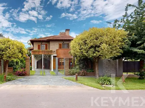 CASA EN VENTA EN CITY BELL CON 3 DORMITORIOS, PARQUE Y GALERIA