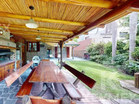 Casa en Venta con 2 cocheras