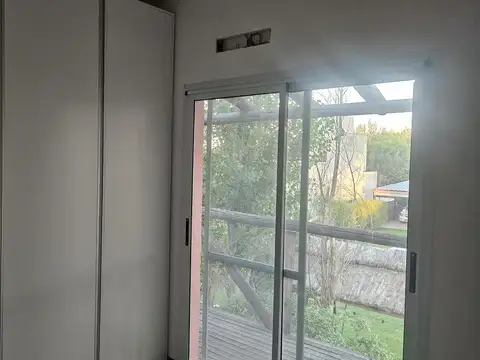 Casa en Alquiler con 1 cochera