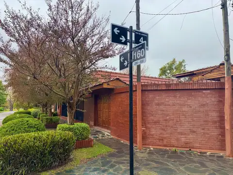 Casa en Venta con 2 cocheras