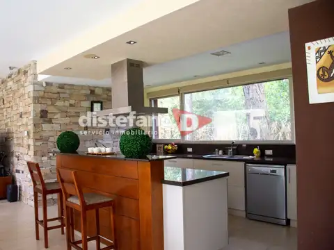 Casa 5 ambientes con 3 baños