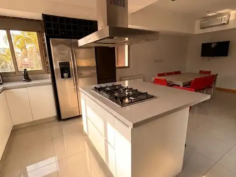 Casa 7 ambientes con 3 baños