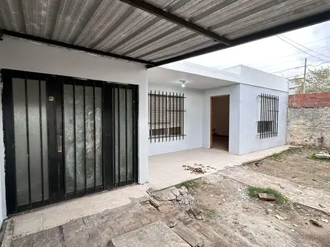 ALQUILER CASA 4 AMBIENTES CON COCHERA CASTELAR