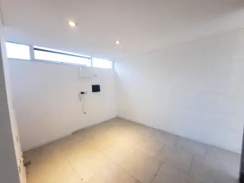 Local en Alquiler en Villa Río Araza, $ 800.000