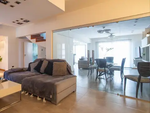 VENTA/PERMUTA - Casa de 3 Dormitorios, Quincho, Cochera y Patio con Pileta - Cañada de Gomez