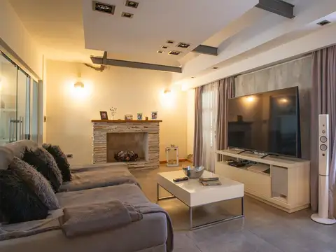 VENTA/PERMUTA - Casa de 3 Dormitorios, Quincho, Cochera y Patio con Pileta - Cañada de Gomez