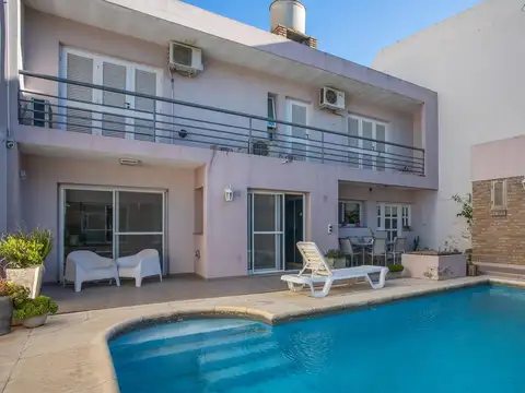 Casa 5 ambientes con 4 baños
