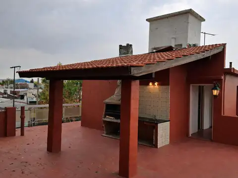 Casa 7 ambientes con 3 baños