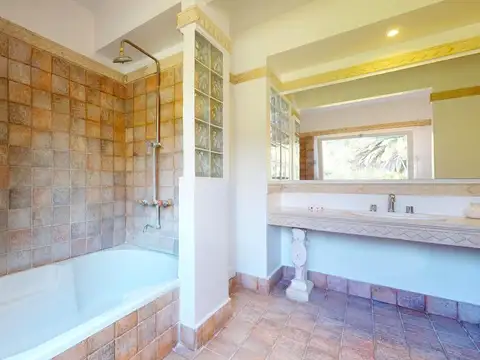 Casa 7 ambientes con 3 baños