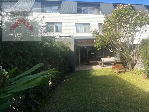 Triplex en  Punta Chica 4 amb, 3Dorm. con cochera y Jardin