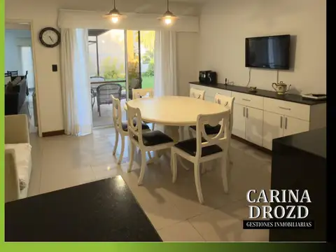 Casa 9 ambientes con 4 baños