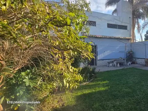 Casa en Venta con 5 cocheras