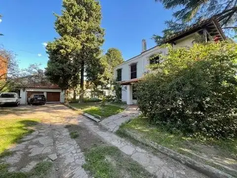 Casa 5 ambientes con 4 baños