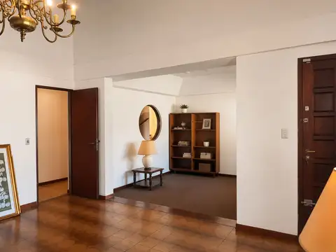 Avenida Hipólito Yrigoyen 200