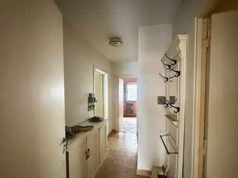 Chalet Para Actualizar en Florida, Sobre Lote de 8.66 X 26 m.