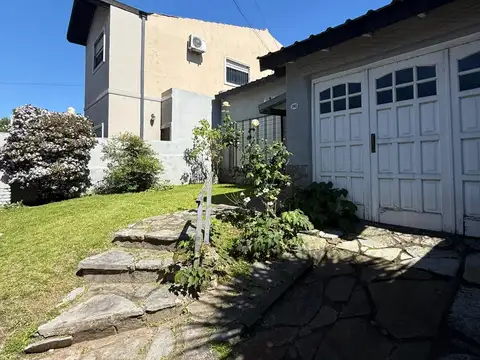 Chalet Para Actualizar en Florida, Sobre Lote de 8.66 X 26 m.