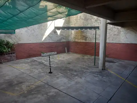 Cochera fija semicubierta