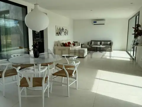 Casa en Alquiler de 4 dormitorios