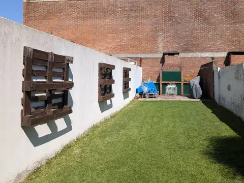 Casa 4 ambientes en venta Olivos cochera jardin