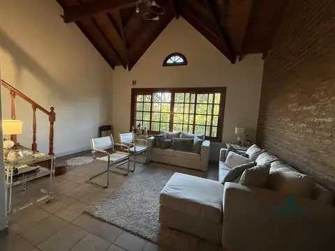 Casa 6 ambientes con 3 baños