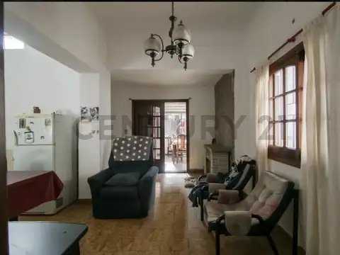 Casa 3 ambientes con 2 baños