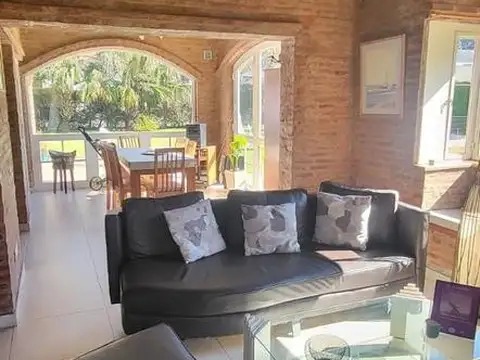 Casa en Alquiler Temporal con 1 cochera