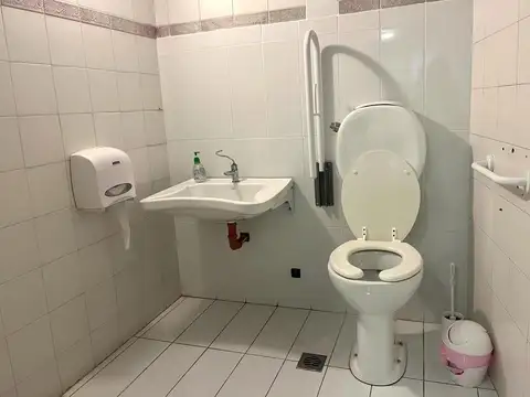 Oficina 6 ambientes con 3 baños