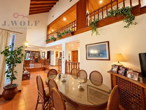 Casa 8 ambientes con 8 baños