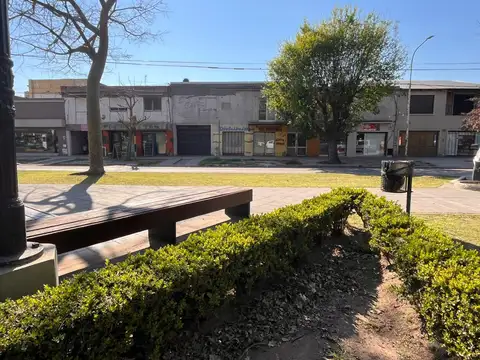 Local en Venta 76 años