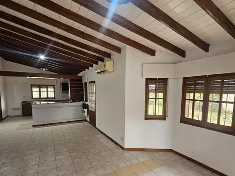 Casa en Alquiler en Granadero Baigorria, $ 1.700.000