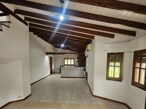 Casa 6 ambientes con 3 baños