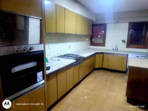 Casa en Alquiler con 4 cocheras