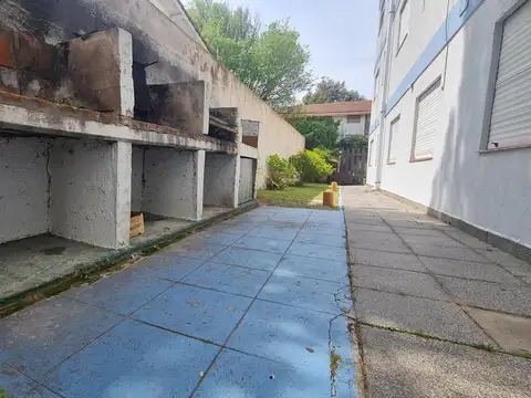 VENTA VILLA GESELL- Departamento amueblado de dos dormitorios con estacionamiento -  PASEO 124 E/ 1 Y 2