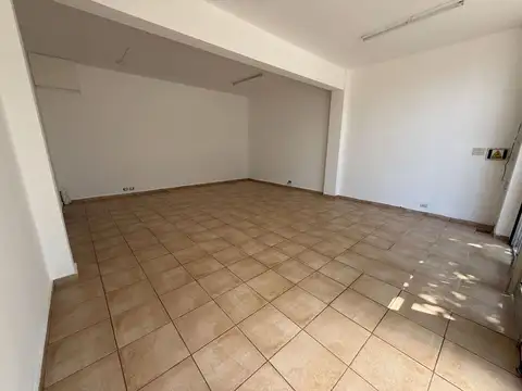 EXCELENTE LOCAL CÉNTRICO PARA INVERSIÓN