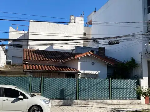 VENTA CASA DE 4 AMBIENTES EN VILLA MARTELLI
