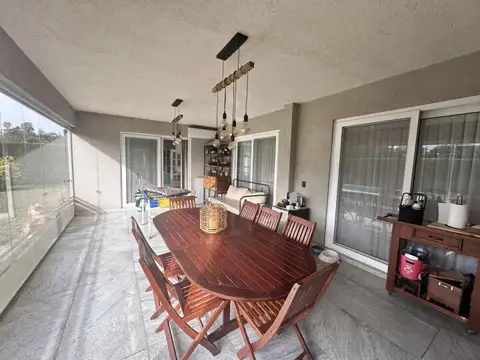 Casa en Venta con 4 cocheras