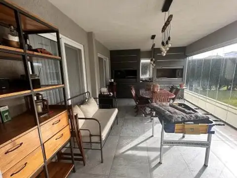 Casa 7 ambientes con 4 baños