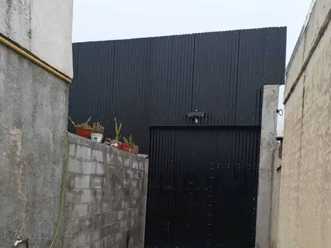 Casa 2 Dormitorios + Galpón con Departamento – Río Cuarto