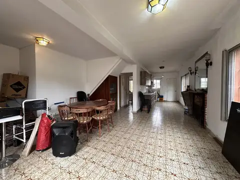 Casa 4 ambientes con 2 baños