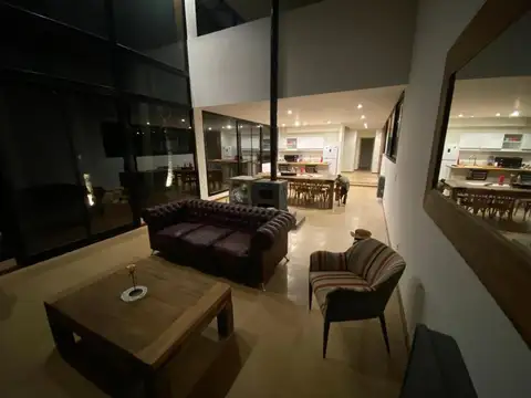 Casa 4 ambientes con 3 baños
